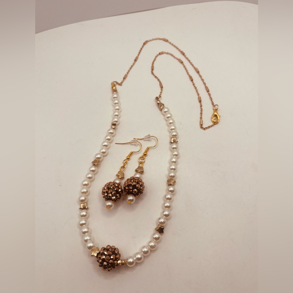 Handmade set necklace and earrings for women beaded design